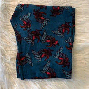 ⭐️ FINAL PRICE ⭐️ New! Women’s Lularoe blue floral leggings OS